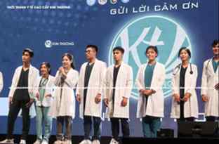 KIM THƯƠNG ĐỒNG HÀNH CÙNG SINH VIÊN NGÀNH Y