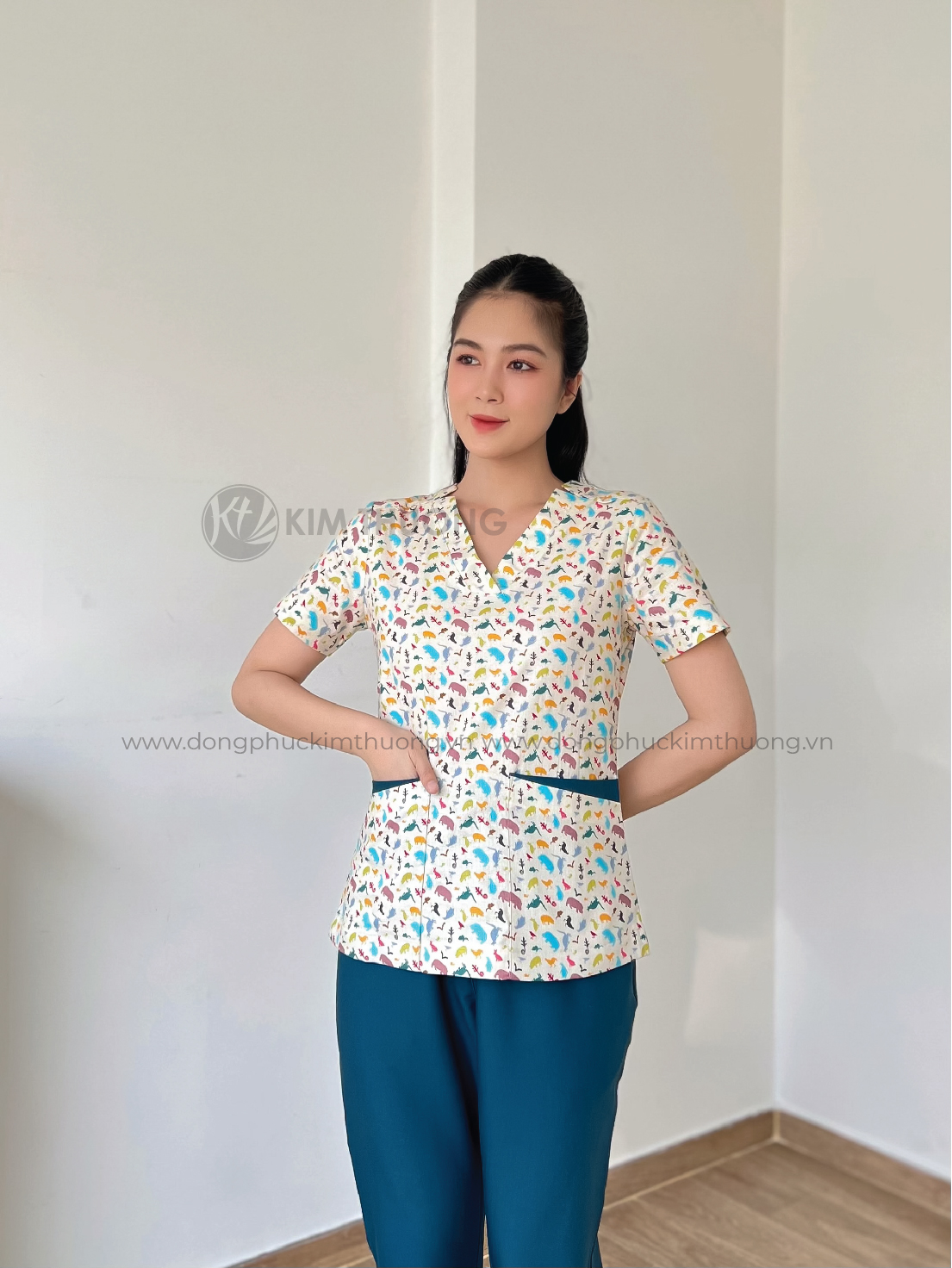 Scrubs Nữ Họa Tiết