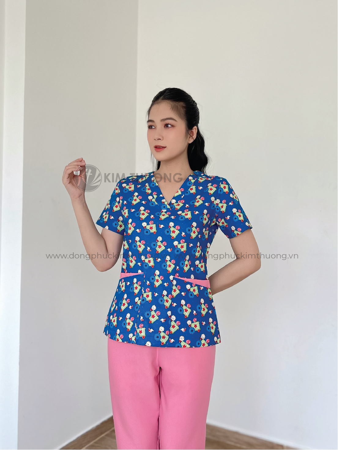 Scrubs Nữ Họa Tiết