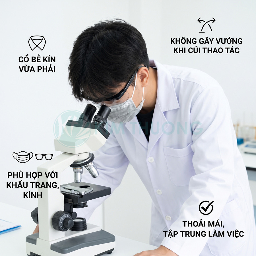 Áo blouse phòng thí nghiệm cổ bẻ kín, thoải mái khi đeo khẩu trang và kính, phù hợp thao tác với kính hiển vi