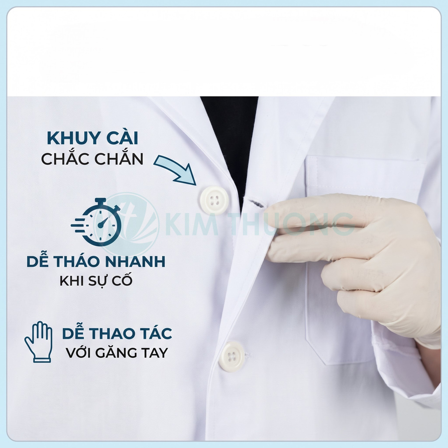 Áo blouse phòng thí nghiệm màu trắng với khuy cài chắc chắn, dễ tháo nhanh và thao tác khi đeo găng tay