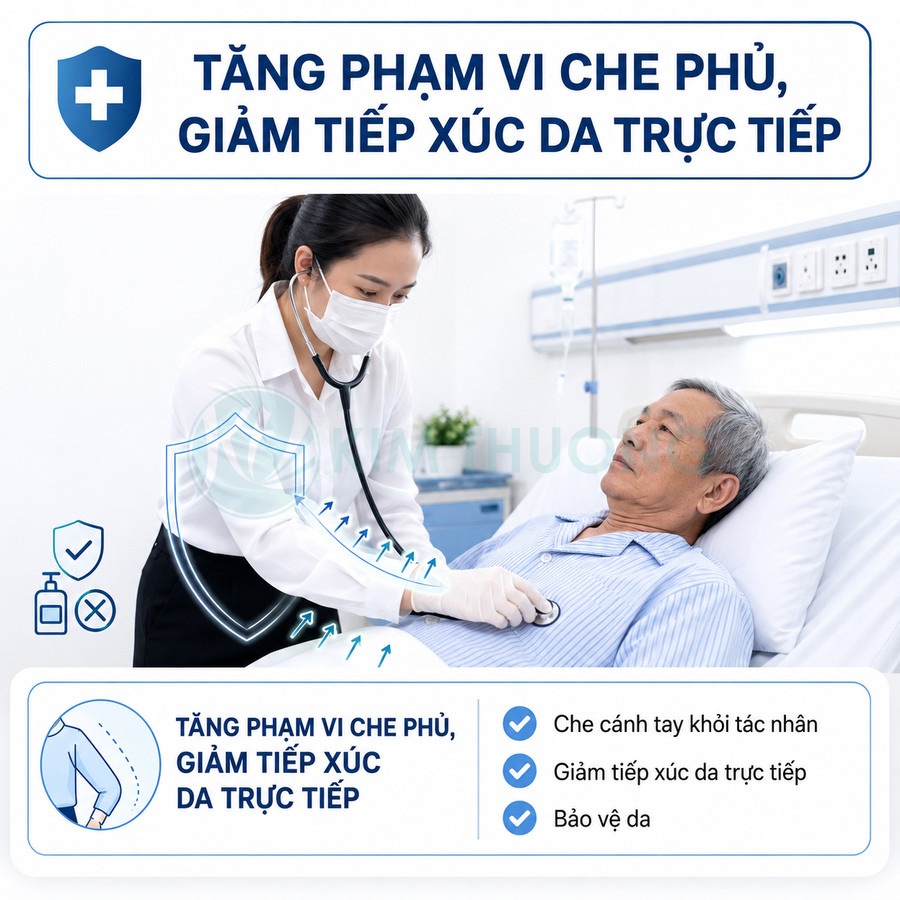 Bác sĩ dùng ống nghe khám cho bệnh nhân cao tuổi trên giường bệnh, quảng bá sản phẩm bảo vệ da tay khi tiếp xúc